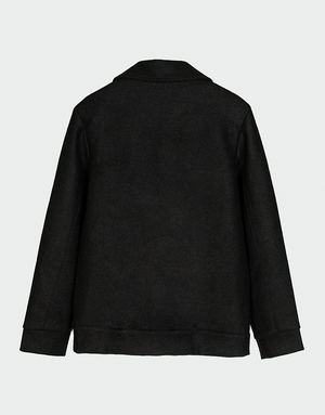 Vista trasera de chaqueta negra de lana baby alpaca con diseño limpio y corte recto minimalista