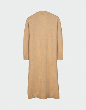 Vista trasera de cárdigan largo beige de lana baby alpaca con manga larga y acabado recto estilo clásico de lujo